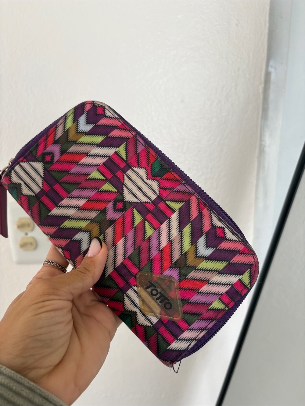 TOTTO  Pink & Purple Chevron Zip Wallet with Multicolor Accents